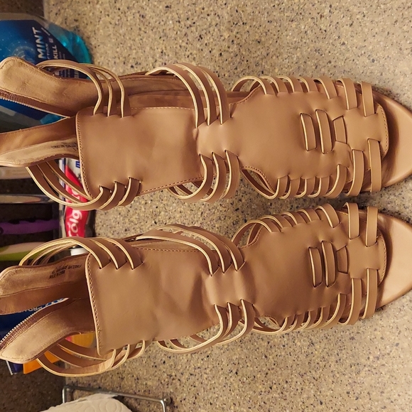 High Heels - Picture 2 of 6